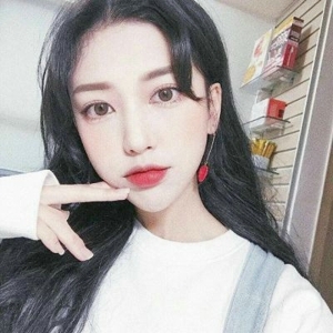 气质高贵女神微信美女头像