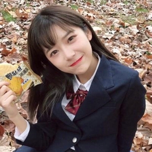 俏皮可爱闺蜜微信美女头像