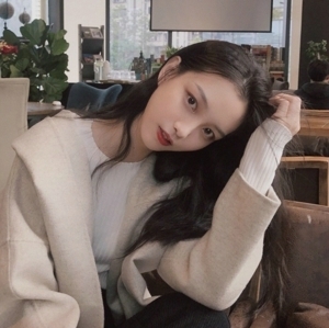小家碧玉清纯温柔女生头像