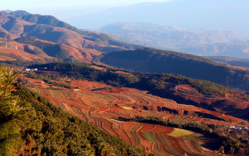 云南东川红土地高清风景壁纸