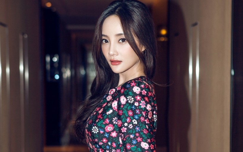美女明星李小璐桌面壁纸