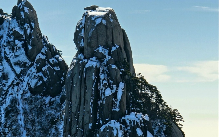奇崛黄山壮丽风景桌面壁纸
