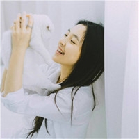 个性时尚抱猫美女qq头像