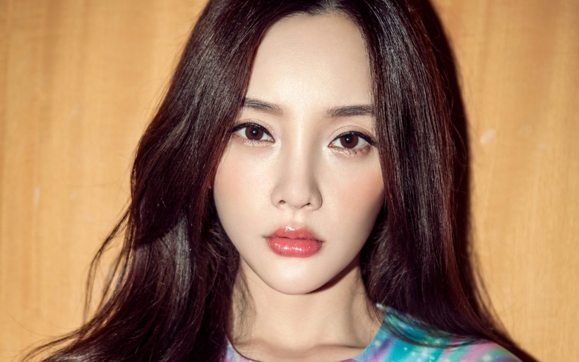 美女明星李小璐桌面壁纸