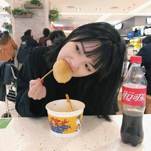 俏皮可爱闺蜜微信美女头像