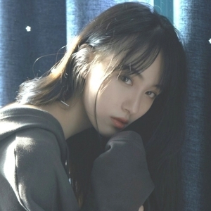 小家碧玉清纯温柔女生头像