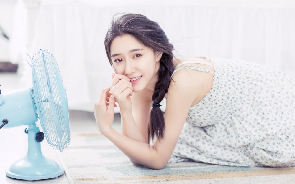 小清新轻熟女唯美高清桌面壁纸下载