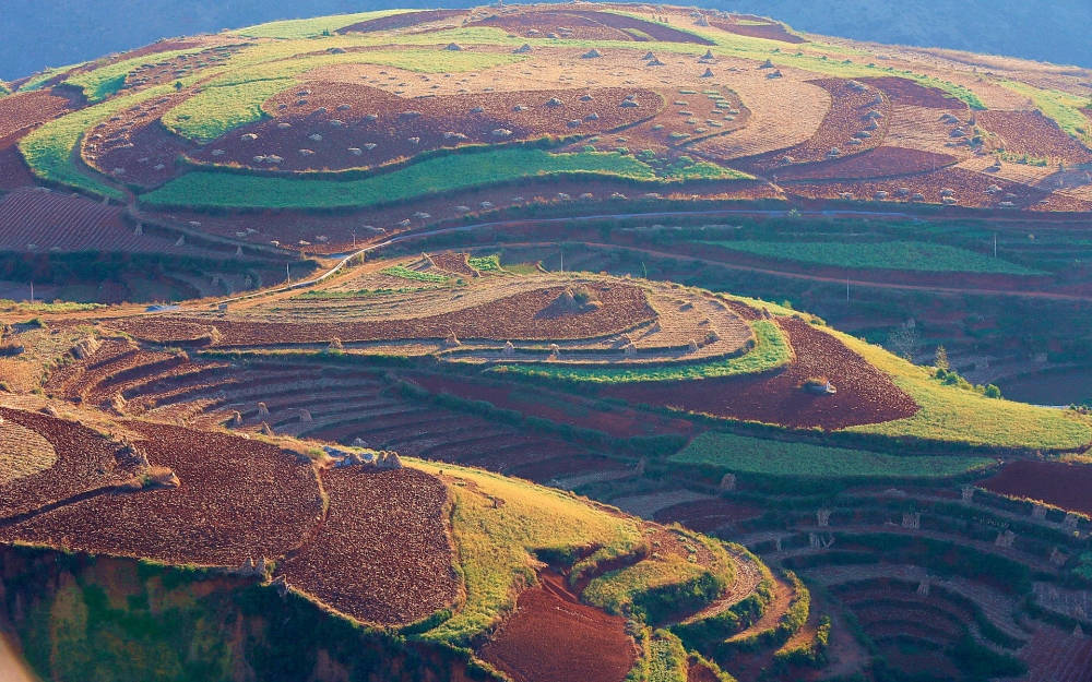 云南东川红土地高清风景壁纸