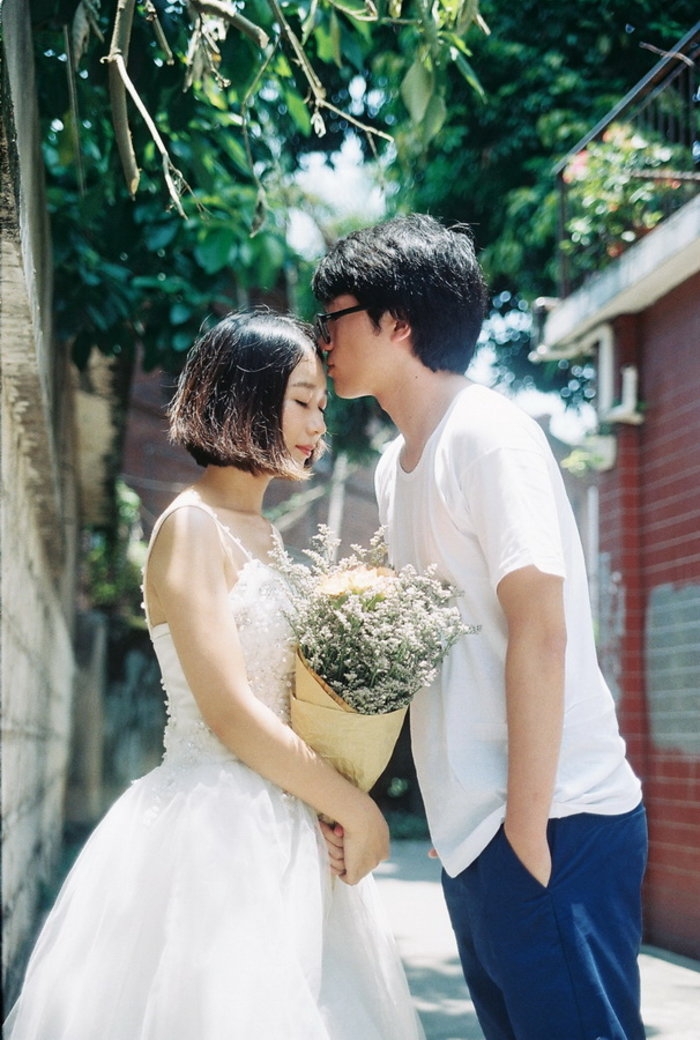 “你来人间一趟，你要看看太阳，和你的心上人，一起走在街上。”