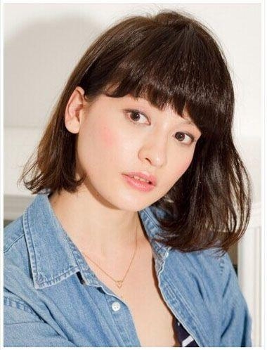 大脸女生弄什么刘海好看？12款精致瘦脸发型推荐