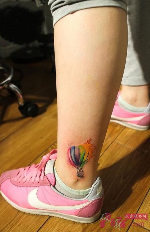脚踝彩色热气球纹身图案