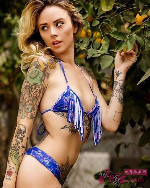 比基尼美女花臂纹身图案