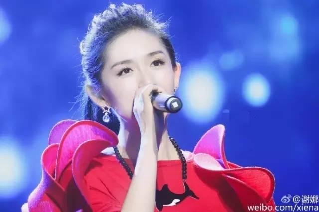 谢娜女人味十足大波卷发型  与陈赫搭档新节目看点十足！