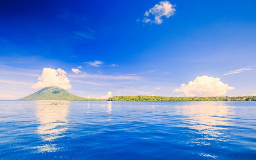 印度尼西亚唯美湖泊景色高清电脑桌面壁纸