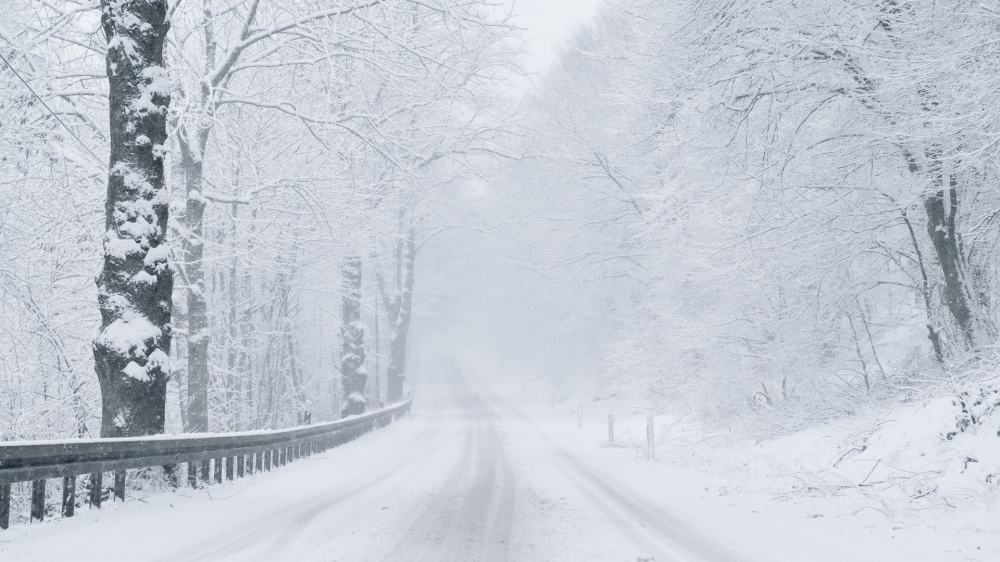 冬天雪景道路风景壁纸高清