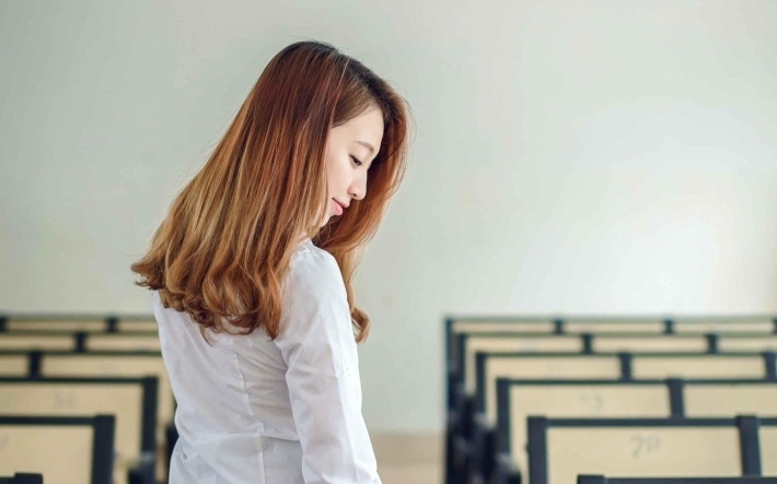 大胸美女刘娅希性感丝袜壁纸