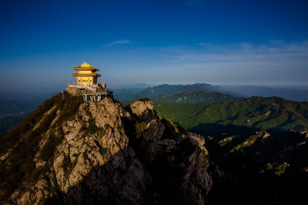 夕阳西下老君山