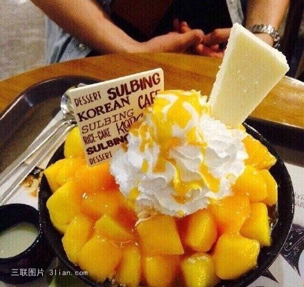 芒果冰淇淋美食