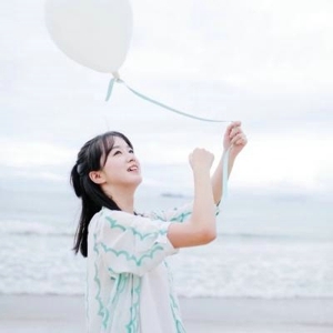 俏皮可爱闺蜜微信美女头像