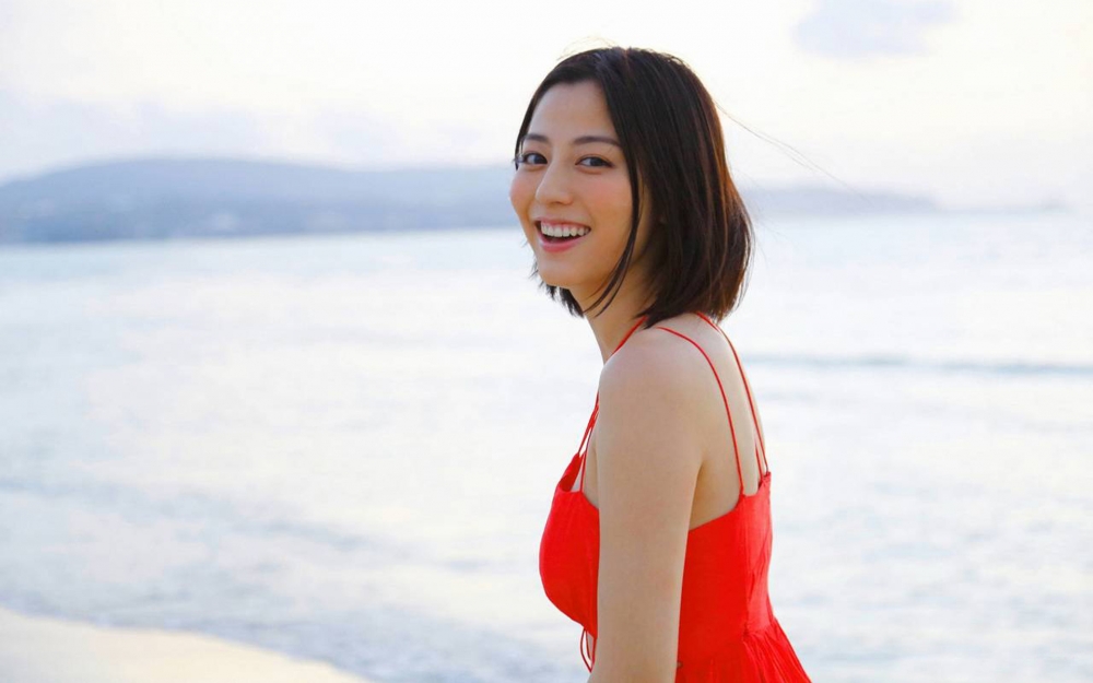 性感美女酥胸美腿撩人写真桌面壁纸