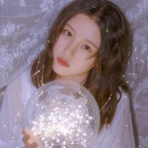 俏皮可爱闺蜜微信美女头像