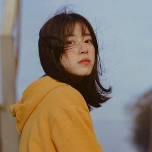 小家碧玉清纯温柔女生头像