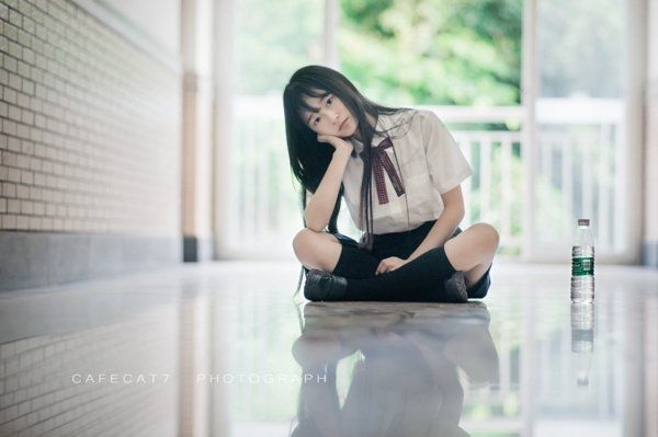 执笔抒情的唯美女生图片