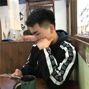 最火爆的一男一女微信情侣头像