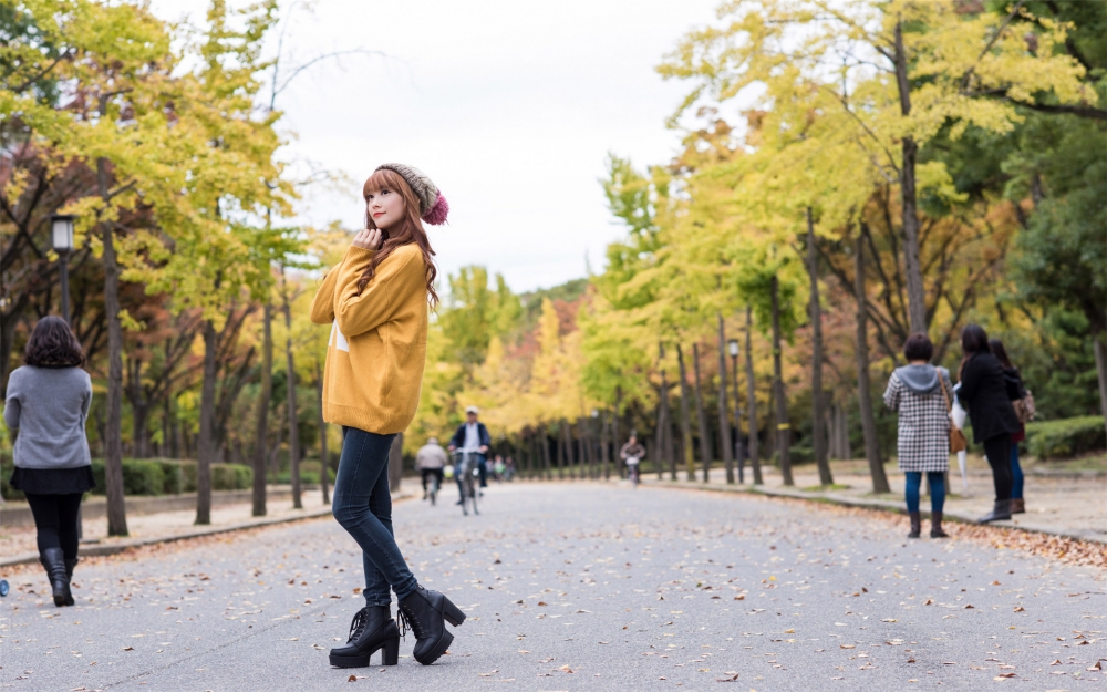 森系小清新美女高清宽屏桌面壁纸