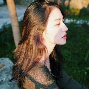 小家碧玉清纯温柔女生头像