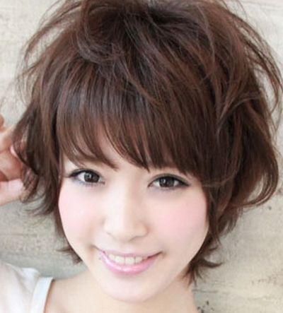 气质女生韩式短发烫发发型图片