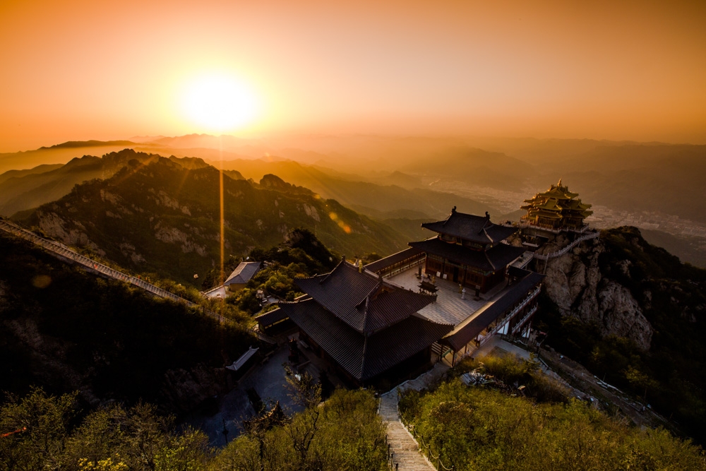 夕阳西下老君山