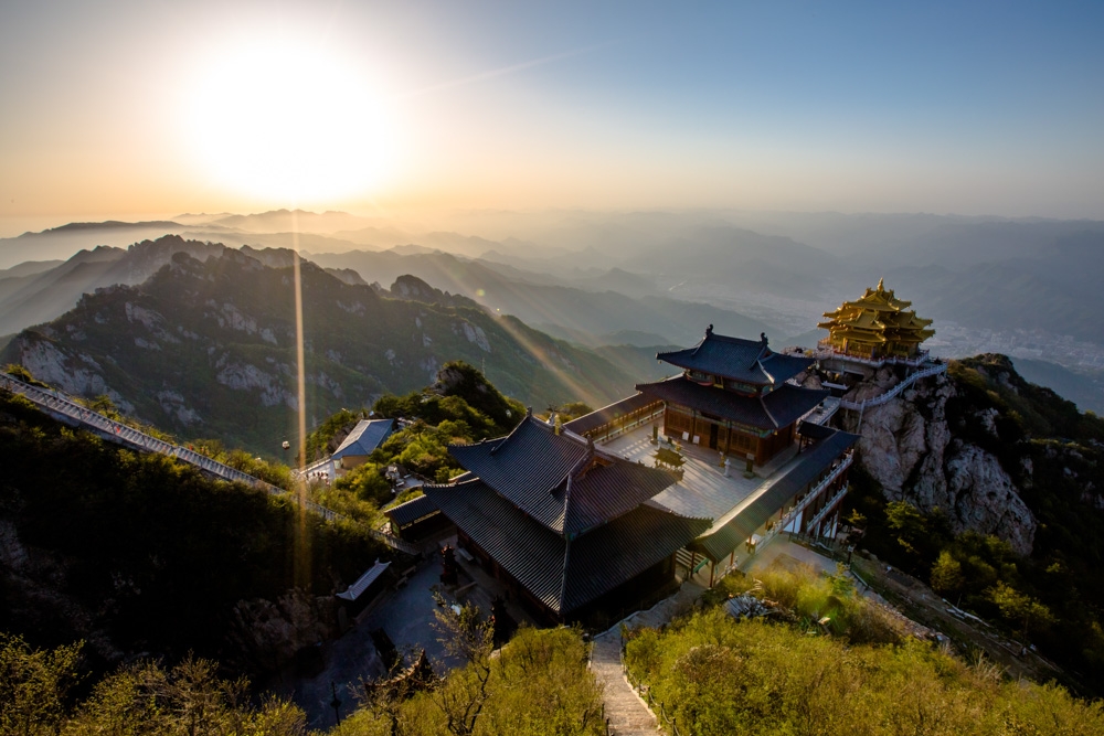 夕阳西下老君山