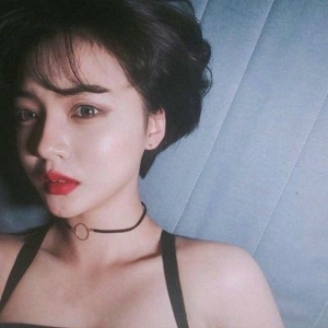 气质高贵女神微信美女头像