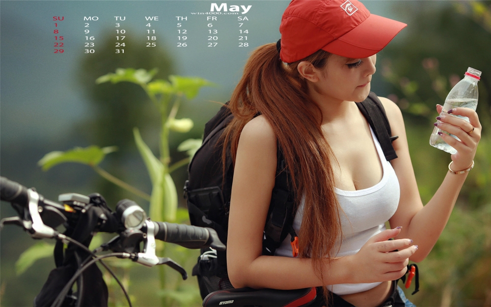 2016年5月日历性感美女与车搭配图片桌面壁纸