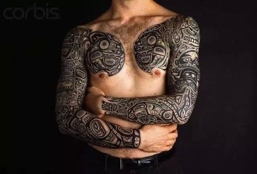 男生手臂两边半甲图腾纹身图片