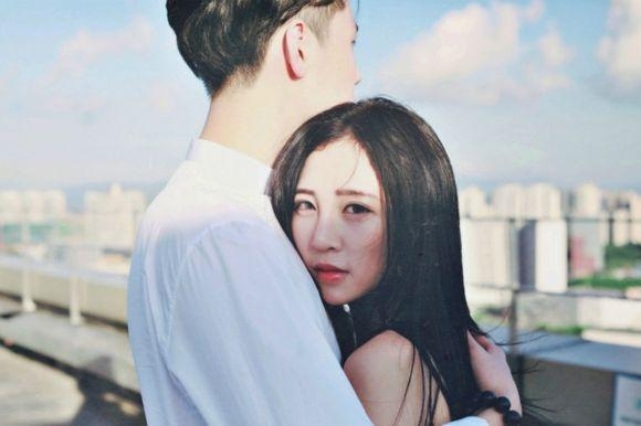 情侣拥抱爱情唯美图片