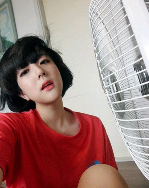 最新好看的短卷发发型图片女