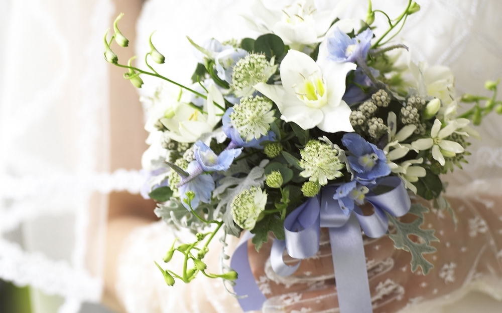 婚礼婚戒鲜花温馨桌面壁纸-高清壁纸