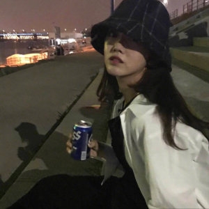 时尚小清新养眼女生微信头像