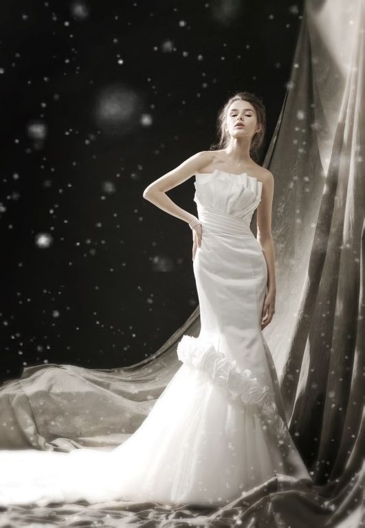 女人不就是渴望穿着婚纱嫁给疼爱自己的白马王子么。