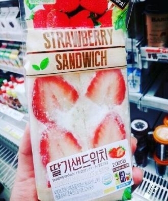 草莓三明治图片