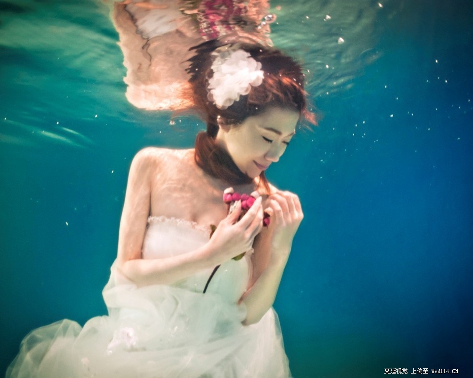 安姑娘；水中婚纱。