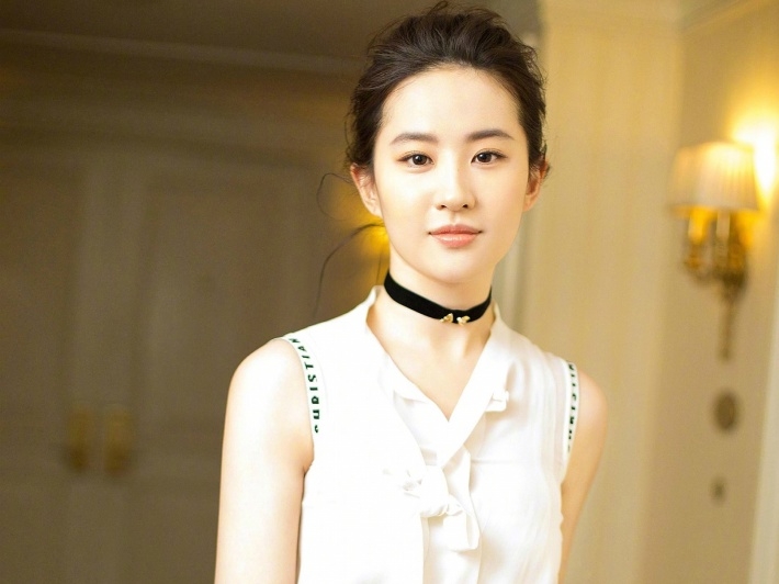 刘亦菲红衣白裙美艳写真电脑宽屏壁纸