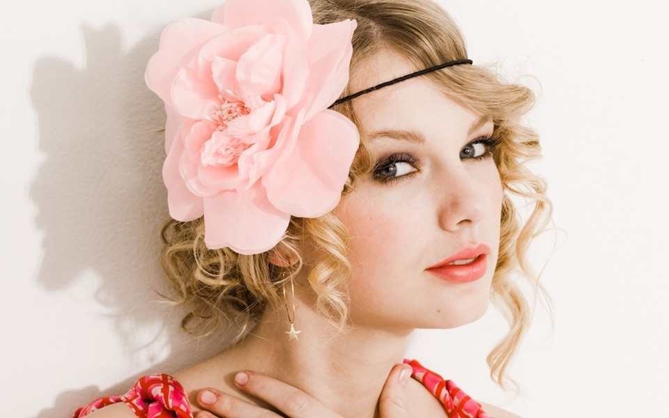 Taylor Swift 宽屏壁纸
