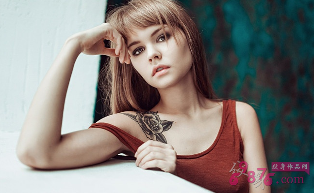 欧美女生潮流纹身壁纸