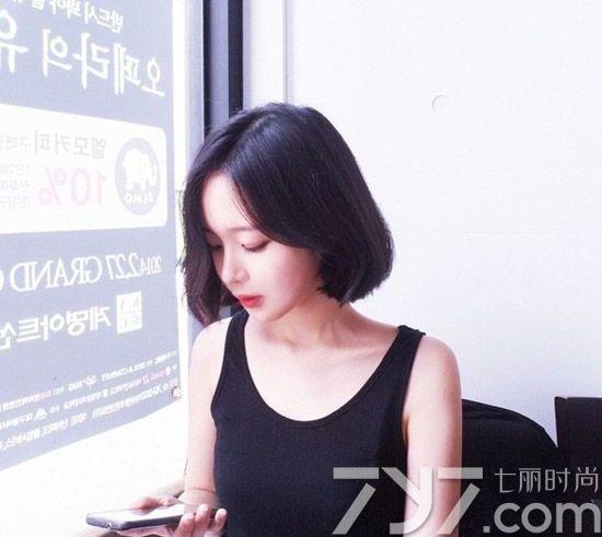 波波头短发发型图片  时尚发色好时髦
