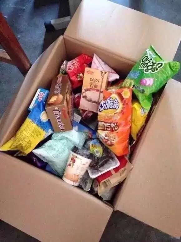 六一给女孩子寄零食什么的男孩子最帅了