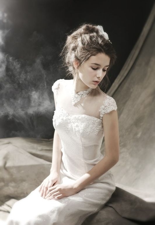 女人不就是渴望穿着婚纱嫁给疼爱自己的白马王子么。