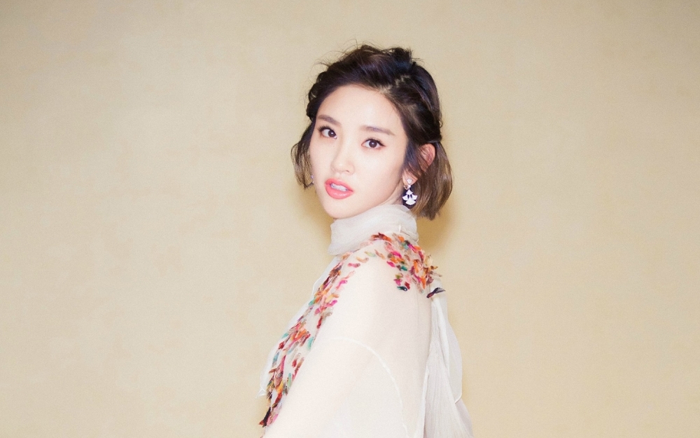 唐艺昕短发甜美迷人写真图片桌面壁纸